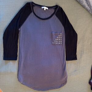 Baseball style women’s top, charcoal and black